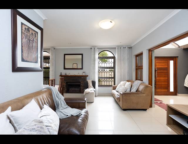4 BEDROOM FREESTANDING FOR SALE IN FAIRWAYS